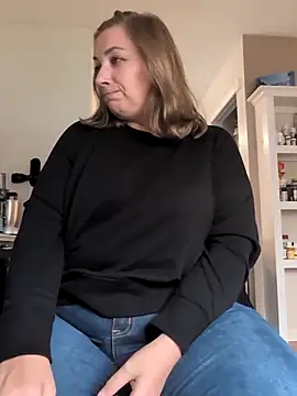 Canadian BBW online show from 10/24/25, 07:54