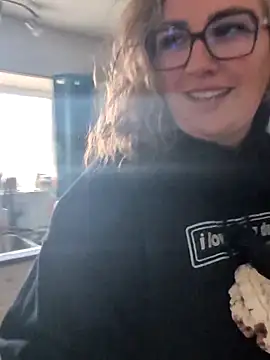 Snapshot of Canadian_BBW chatting on 03/09/26, 09:52 Canadian BBW online show from 03/09/26, 09:52