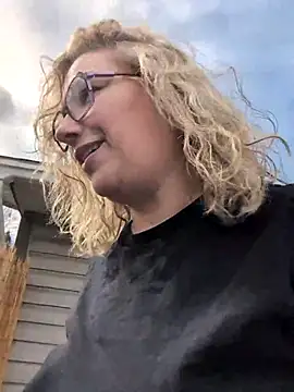 Snapshot of Canadian_BBW chatting on 03/19/26, 07:18 Canadian BBW online show from 03/19/26, 07:18