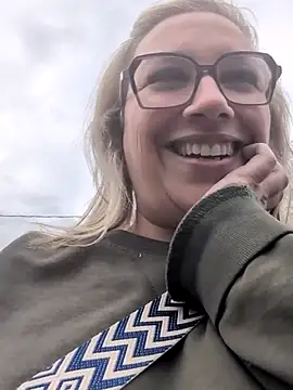 Snapshot of Canadian_BBW chatting on 04/01/26, 11:35 Canadian BBW online show from 04/01/26, 11:35