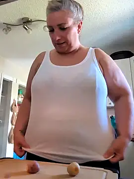 Snapshot of Canadian_BBW chatting on 04/16/26, 07:47 Canadian BBW online show from 04/16/26, 07:47