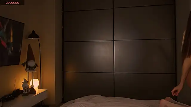 Snapshot of _Miss_Johansson_ chatting on 12/19/24, 08:34  Miss Johansson  online show from 12/19/24, 08:34