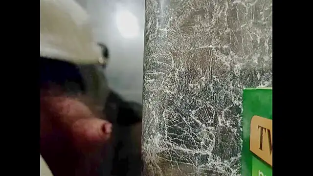 Snapshot of hairyuncut00 chatting on 12/14/24, 12:11 hairyuncut00 online show from 12/14/24, 12:11