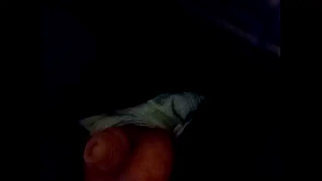 Snapshot of hairyuncut00 chatting on 12/18/24, 10:02 hairyuncut00 online show from 12/18/24, 10:02