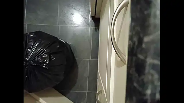 Snapshot of hairyuncut00 chatting on 01/02/25, 01:27 hairyuncut00 online show from 01/02/25, 01:27