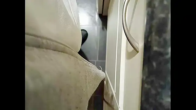 Snapshot of hairyuncut00 chatting on 01/19/25, 01:10 hairyuncut00 online show from 01/19/25, 01:10