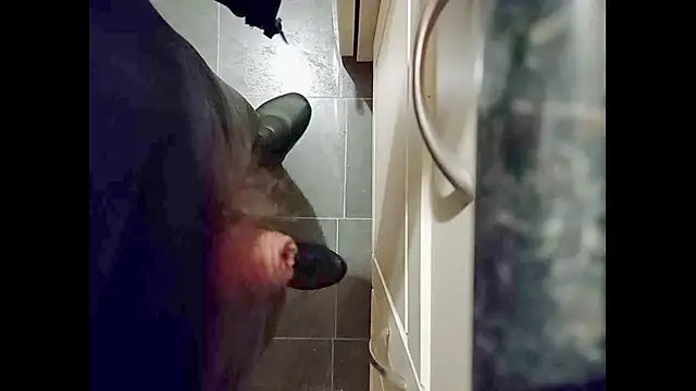 Snapshot of hairyuncut00 chatting on 01/21/25, 12:46 hairyuncut00 online show from 01/21/25, 12:46