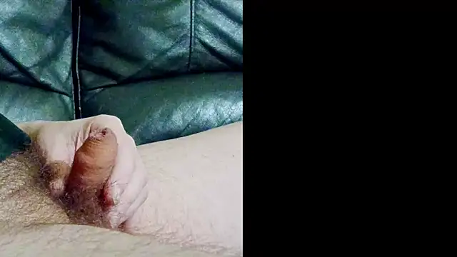 Snapshot of hairyuncut00 chatting on 02/22/25, 01:22 hairyuncut00 online show from 02/22/25, 01:22