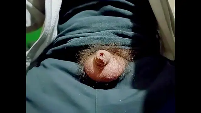 Snapshot of hairyuncut00 chatting on 03/04/25, 09:54 hairyuncut00 online show from 03/04/25, 09:54