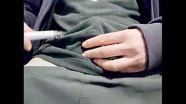 Snapshot of hairyuncut00 chatting on 03/16/25, 05:28 hairyuncut00 online show from 03/16/25, 05:28