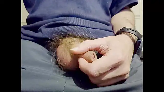 Snapshot of hairyuncut00 chatting on 10/07/25, 10:07 hairyuncut00 online show from 10/07/25, 10:07