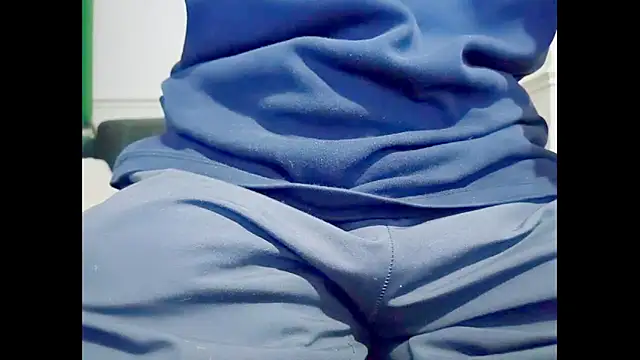 Snapshot of hairyuncut00 chatting on 10/09/25, 07:34 hairyuncut00 online show from 10/09/25, 07:34