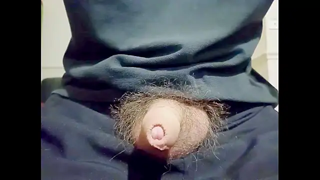 Snapshot of hairyuncut00 chatting on 10/12/25, 09:14 hairyuncut00 online show from 10/12/25, 09:14