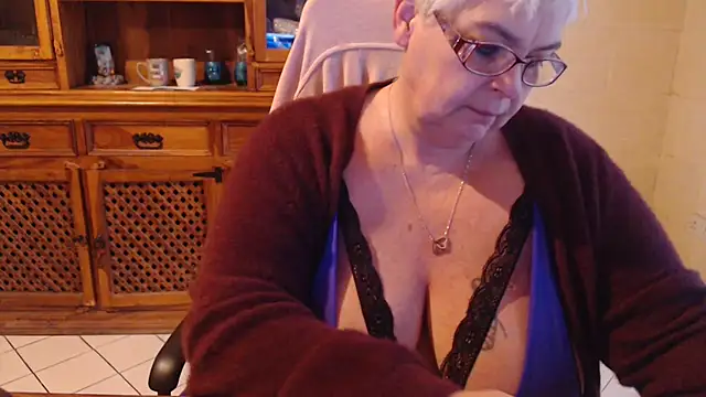 MISS LINDAH online show from 03/04/25, 06:15