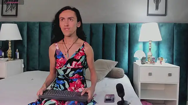 Snapshot of Karol_fenixx chatting on 01/08/25, 10:16 Karol fenixx online show from 01/08/25, 10:16