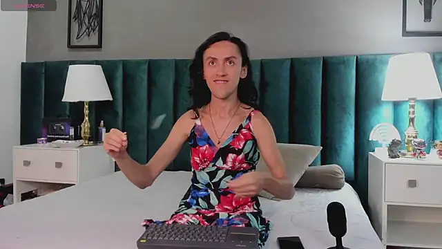 Snapshot of Karol_fenixx chatting on 01/09/25, 04:19 Karol fenixx online show from 01/09/25, 04:19