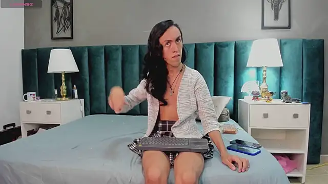 Snapshot of Karol_fenixx chatting on 01/24/25, 12:10 Karol fenixx online show from 01/24/25, 12:10