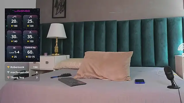 Snapshot of Karol_fenixx chatting on 02/08/25, 01:01 Karol fenixx online show from 02/08/25, 01:01