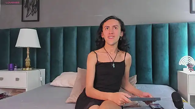 Snapshot of Karol_fenixx chatting on 02/13/25, 08:13 Karol fenixx online show from 02/13/25, 08:13