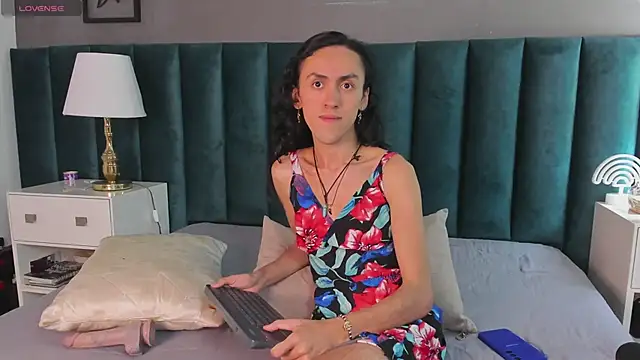 Snapshot of Karol_fenixx chatting on 03/05/25, 04:34 Karol fenixx online show from 03/05/25, 04:34