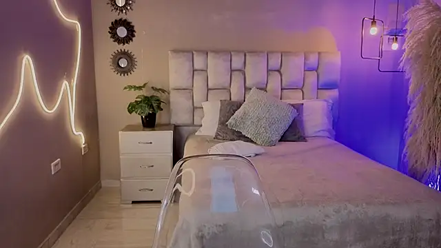 Snapshot of pamela_reyes_ chatting on 03/26/26, 08:03 pamela reyes online show from 03/26/26, 08:03