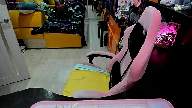 Softie Sofy online show from 04/07/26, 04:13