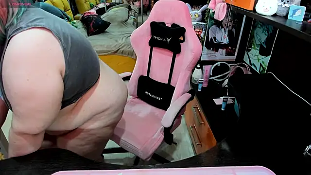 Softie Sofy online show from 04/14/26, 03:01