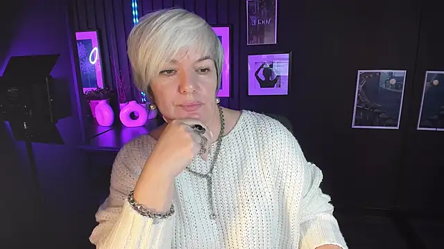 CarmenSoft online show from 11/04/25, 08:19