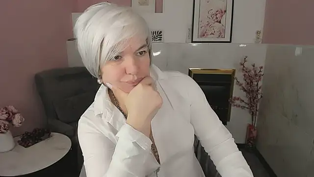 Snapshot of CarmenSoft chatting on 04/20/26, 09:01 CarmenSoft online show from 04/20/26, 09:01