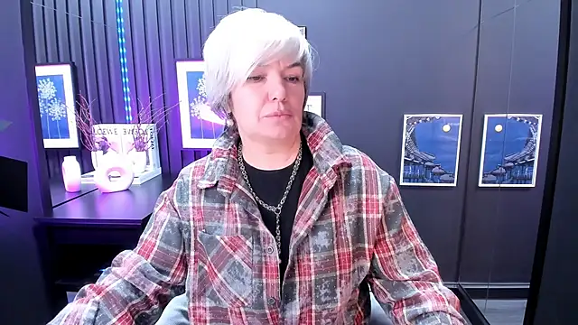 Snapshot of CarmenSoft chatting on 04/22/26, 08:43 CarmenSoft online show from 04/22/26, 08:43