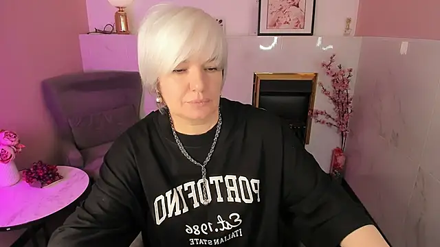 Snapshot of CarmenSoft chatting on 04/24/26, 09:06 CarmenSoft online show from 04/24/26, 09:06