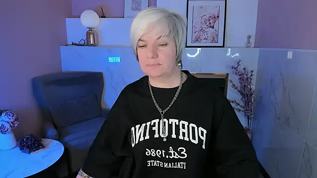 Snapshot of CarmenSoft chatting on 04/25/26, 09:23 CarmenSoft online show from 04/25/26, 09:23