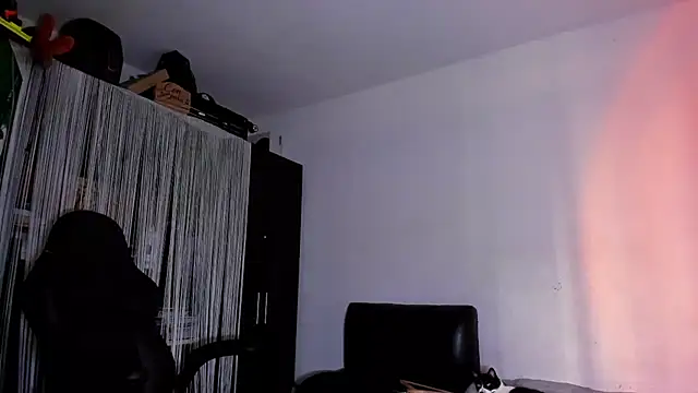 Snapshot of ares_sexxx chatting on 05/30/26, 01:52 ares sexxx online show from 05/30/26, 01:52