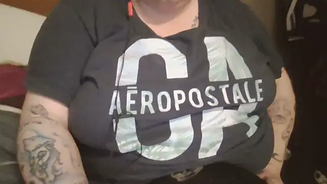 Snapshot of Ladyofmystery chatting on 12/21/24, 04:19 Ladyofmystery online show from 12/21/24, 04:19