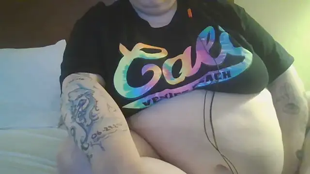 Snapshot of Ladyofmystery chatting on 12/28/24, 09:20 Ladyofmystery online show from 12/28/24, 09:20