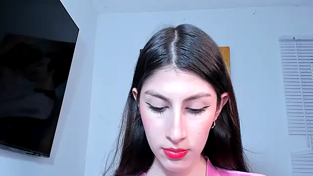 Snapshot of valeria_gonzales_ chatting on 12/05/24, 10:01 valeria gonzales online show from 12/05/24, 10:01