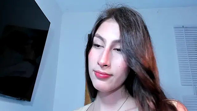 Snapshot of valeria_gonzales_ chatting on 12/13/24, 11:39 valeria gonzales online show from 12/13/24, 11:39