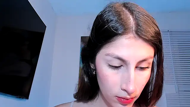 Snapshot of valeria_gonzales_ chatting on 12/17/24, 01:07 valeria gonzales online show from 12/17/24, 01:07