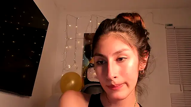 Snapshot of valeria_gonzales_ chatting on 12/19/24, 12:13 valeria gonzales online show from 12/19/24, 12:13