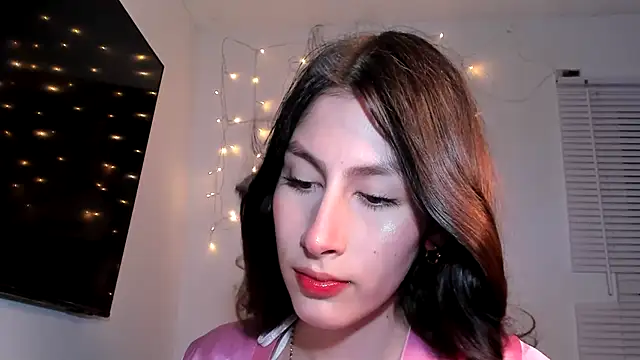 Snapshot of valeria_gonzales_ chatting on 12/21/24, 01:36 valeria gonzales online show from 12/21/24, 01:36