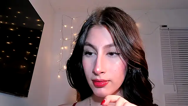 Snapshot of valeria_gonzales_ chatting on 12/22/24, 12:28 valeria gonzales online show from 12/22/24, 12:28