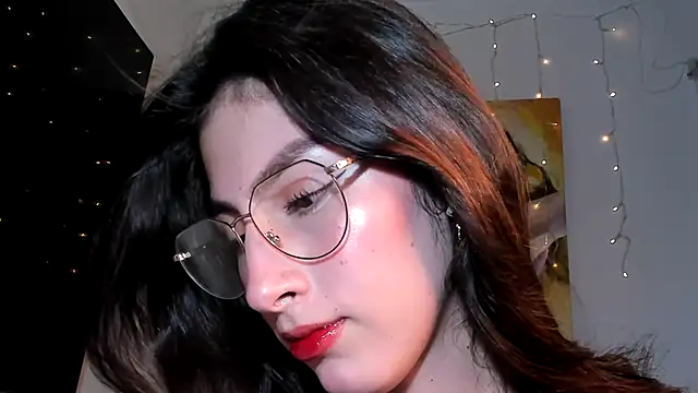 Snapshot of valeria_gonzales_ chatting on 01/11/25, 05:20 valeria gonzales online show from 01/11/25, 05:20