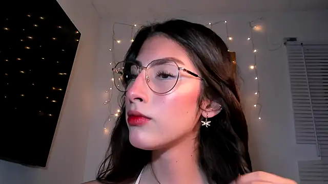 Snapshot of valeria_gonzales_ chatting on 01/11/25, 11:24 valeria gonzales online show from 01/11/25, 11:24