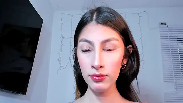 Snapshot of valeria_gonzales_ chatting on 01/19/25, 10:28 valeria gonzales online show from 01/19/25, 10:28