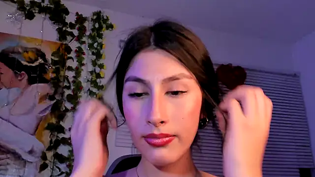 Snapshot of valeria_gonzales_ chatting on 02/09/25, 12:49 valeria gonzales online show from 02/09/25, 12:49