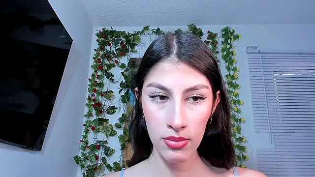 Snapshot of valeria_gonzales_ chatting on 02/18/25, 07:52 valeria gonzales online show from 02/18/25, 07:52