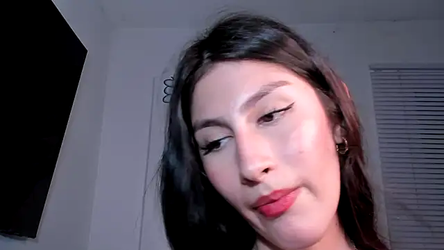 Snapshot of valeria_gonzales_ chatting on 03/02/25, 01:47 valeria gonzales online show from 03/02/25, 01:47