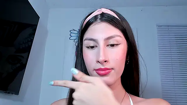 Snapshot of valeria_gonzales_ chatting on 03/08/25, 11:39 valeria gonzales online show from 03/08/25, 11:39