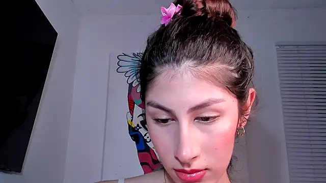 Snapshot of valeria_gonzales_ chatting on 03/13/25, 03:44 valeria gonzales online show from 03/13/25, 03:44