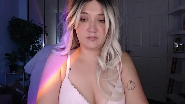 Snapshot of GoddessEmmy chatting on 03/21/26, 04:50 GoddessEmmy online show from 03/21/26, 04:50